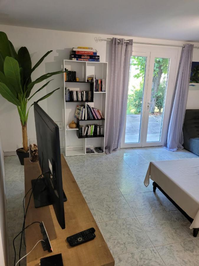 Bas De F3 Proche Ajaccio Apartment *